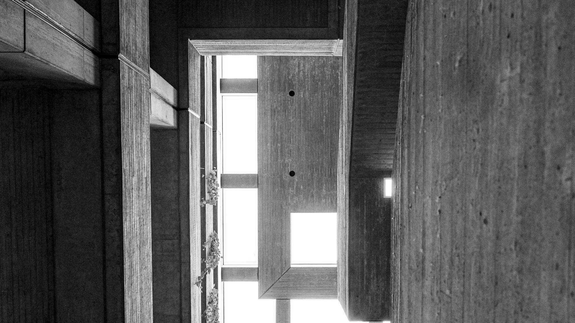 Geometric concrete structure with natural light